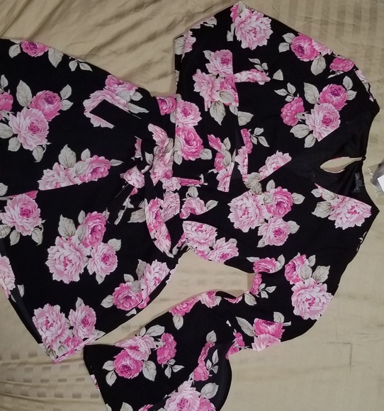 Beautiful Romper - Picture 2 of 4